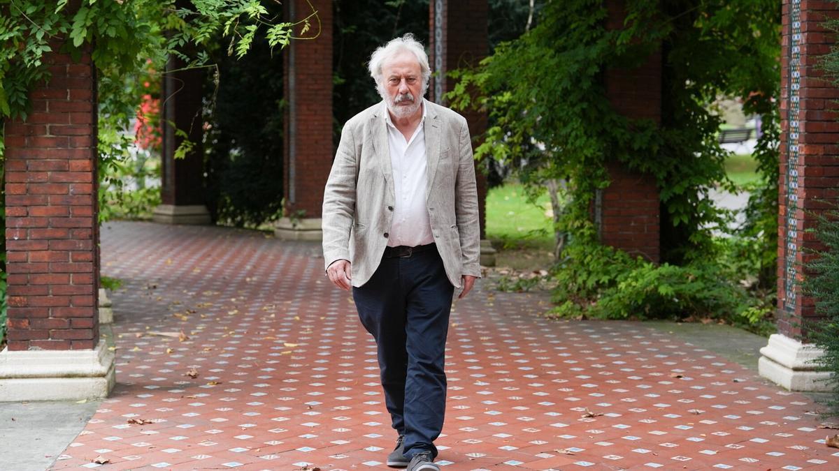 Julio Llamazares en el Parque de Doña Casilda en Bilbao