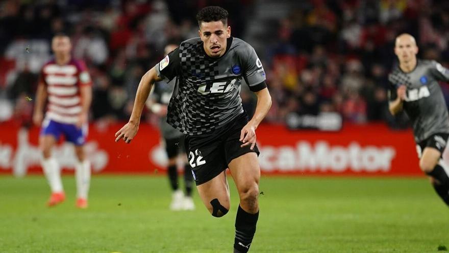 El dilema en la zaga del Alavés