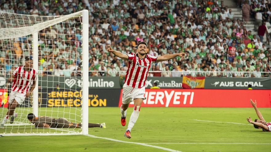 Aitor Paredes celebra el gol anotado en La Cartuja ante el Betis.