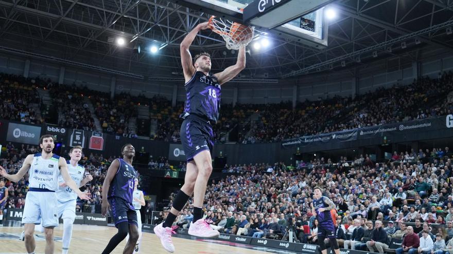 El Surne Bilbao vuelve a abrazarse a la agonía y prolonga su racha triunfal (80-76)