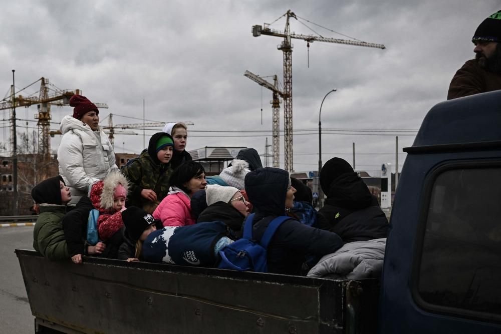 Evacuación de civiles en la ciudad ucraniana de Irpin