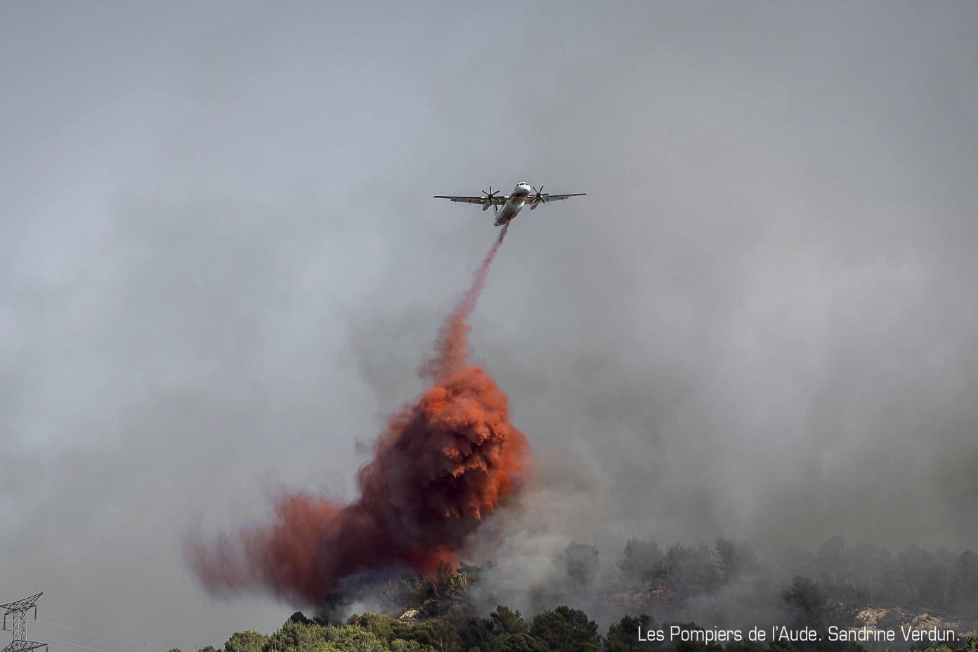 Francia lucha contra uno de los peores incendios en medio siglo