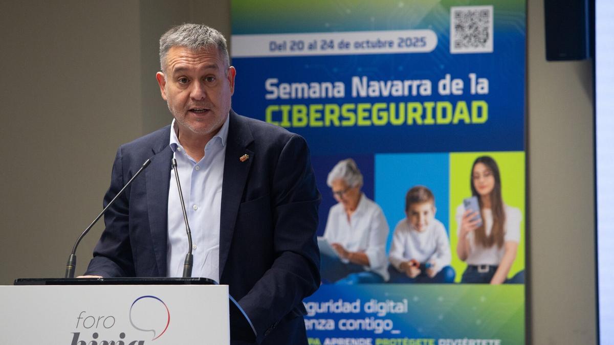 Juan Luis García, consejero de Universidad, Innovación y Transformación Digital, durante la apertura institucional del Foro Hiria