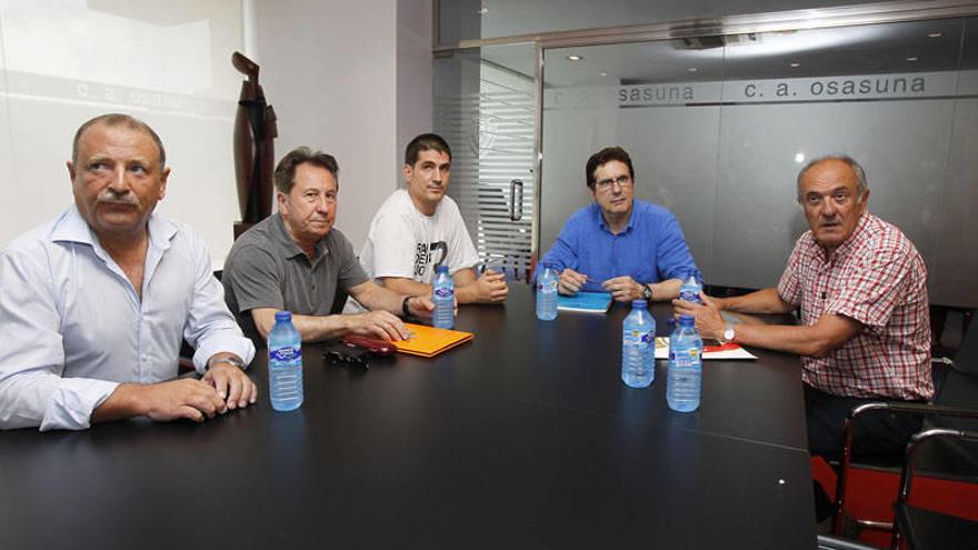 La Junta Gestora de Osasuna aplaza de nuevo, al lunes, la elección del técnico