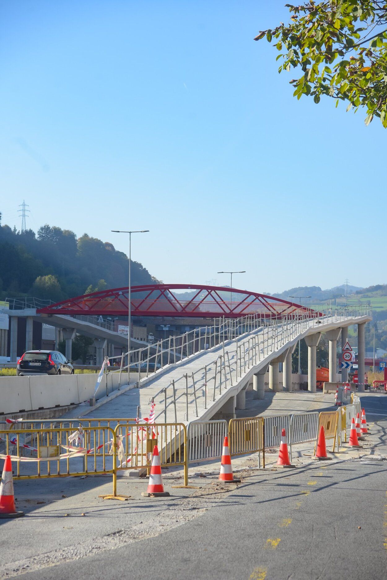 Instalación de la pasarela sobre la N-1