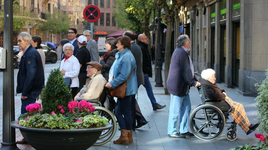 El 53% de los dependientes recibe ayuda para cuidados en su entorno familiar.