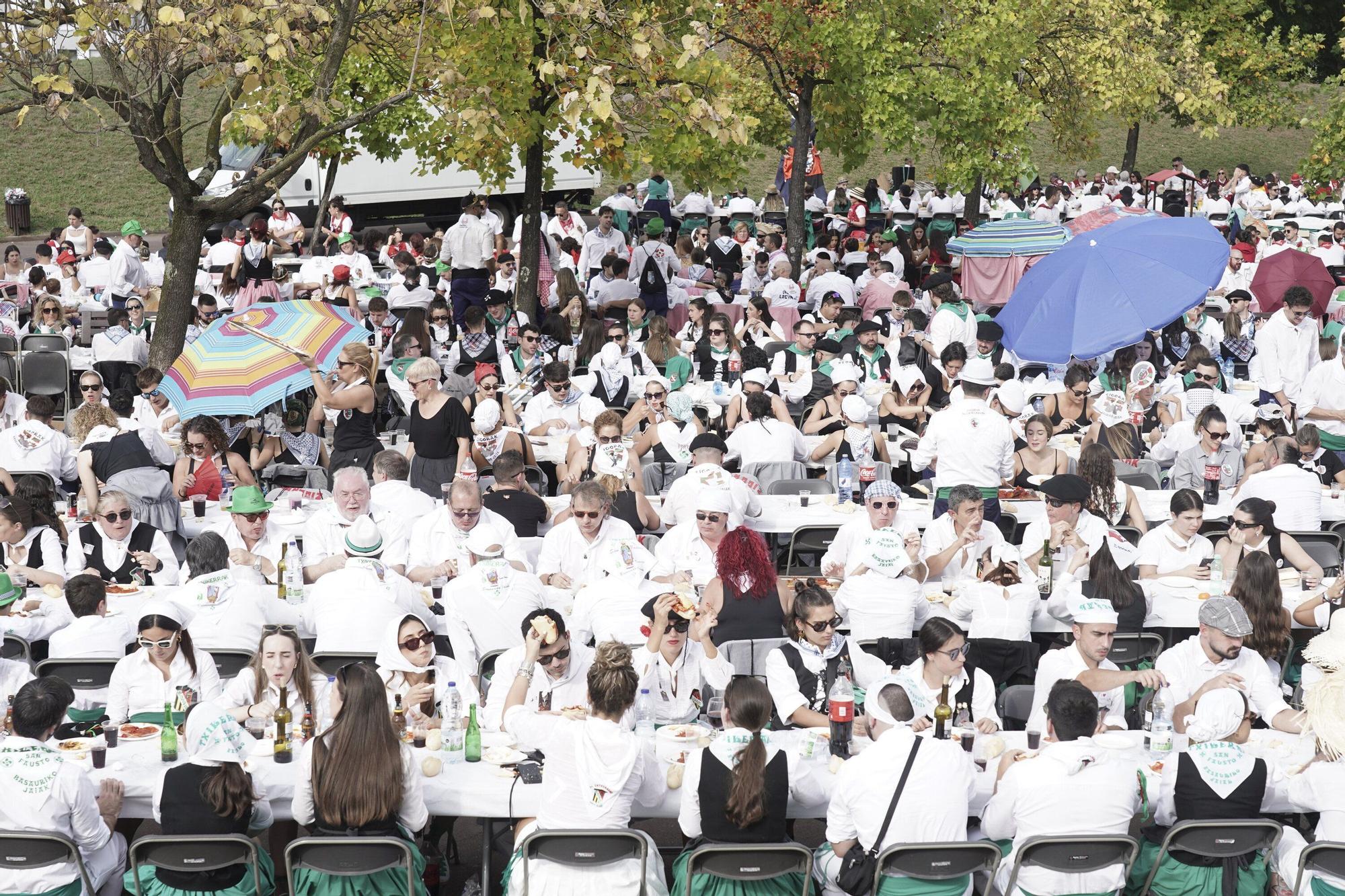 Más de 3.600 personas en la comida de cuadrillas de Basauri: “Es es indescriptible, se nos está yendo de las manos”