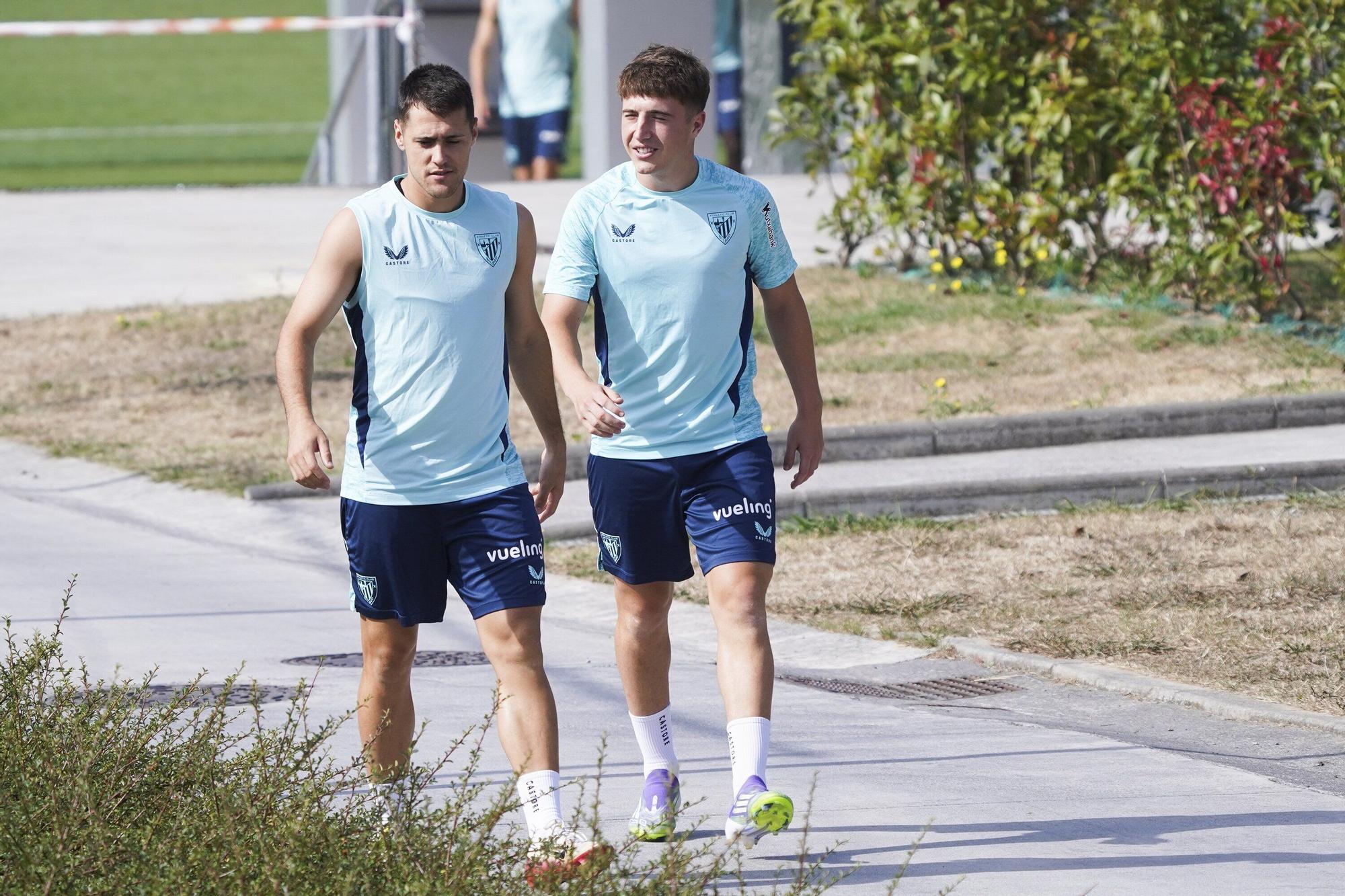 En imágenes: el Athletic entrena con Paredes y sin Adu Ares