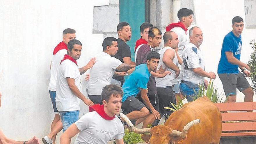 Los urretxuarras que han impulsado la sokamutarra y el Ayuntamiento responden al grupo que ha convocado una concentración contra dicho acto