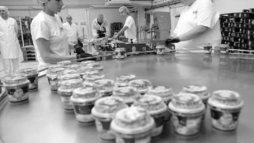 Miembros de la plantilla, durante la visita institucional.