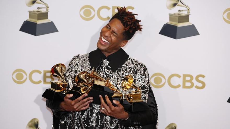 Jon Batiste y Silk Sonic triunfan en unos Grammy que contaron con Zelenski