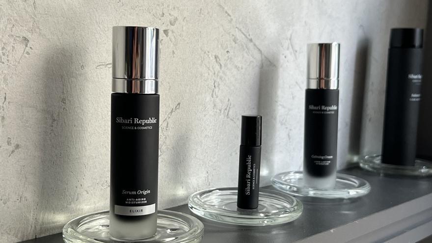 Uno de los expositores de lso productos de Sibari Republic