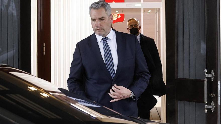 El canciller austriaco rompe la unidad de la UE y se entrevista con Putin