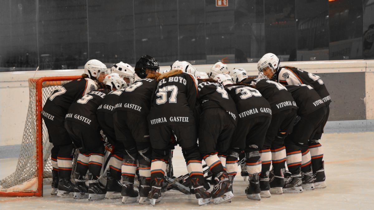 Las jugadoras del Tartalo se conjuran en la previa.
