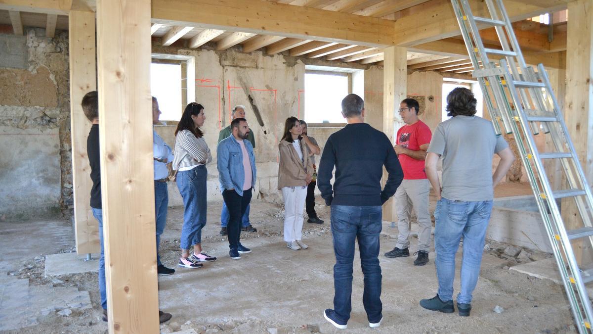 El edificio albergará un local hostelero y 3 viviendas con la idea de atraer población.