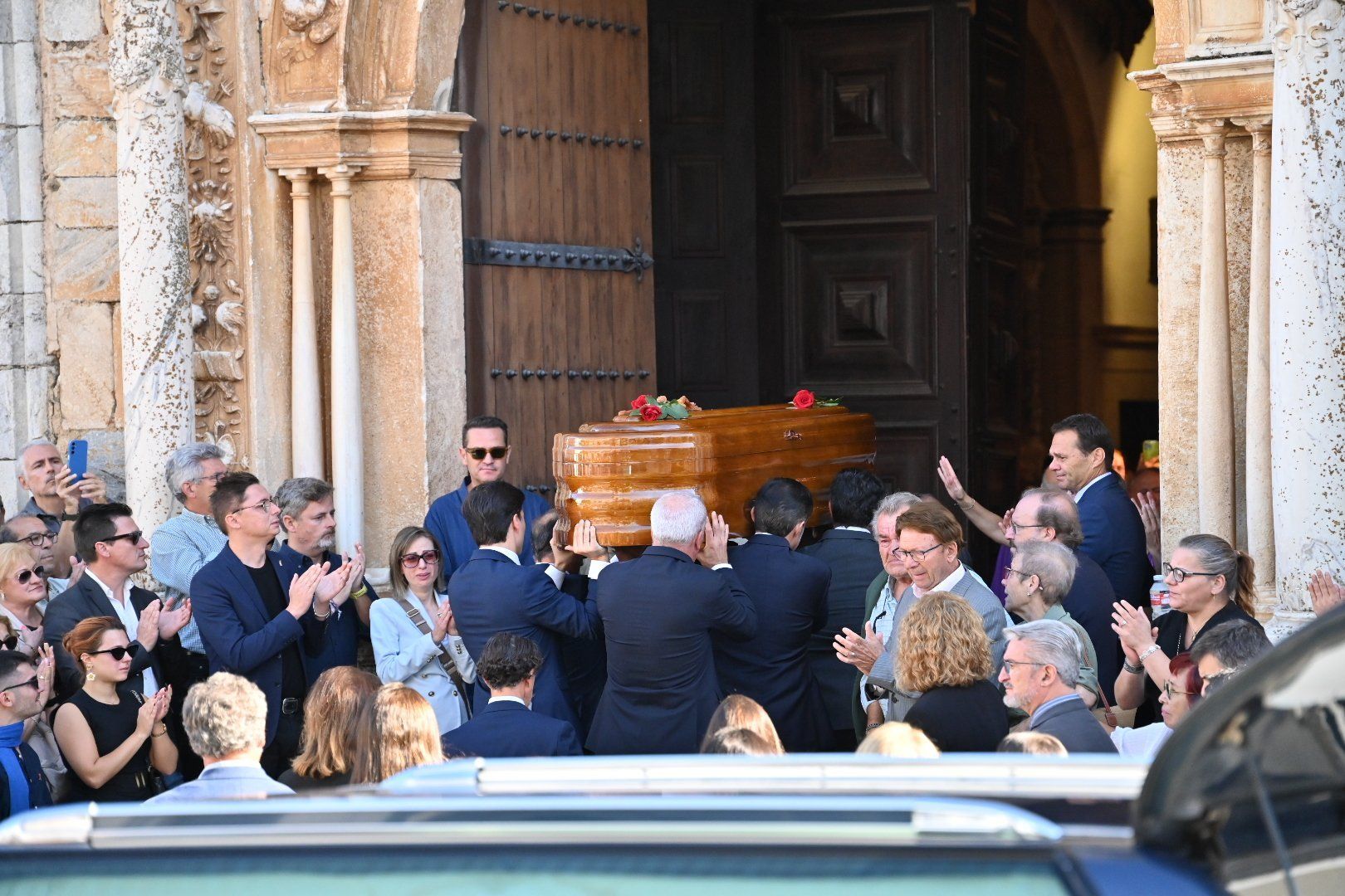 Multitudinaria despedida a Fernández Vara