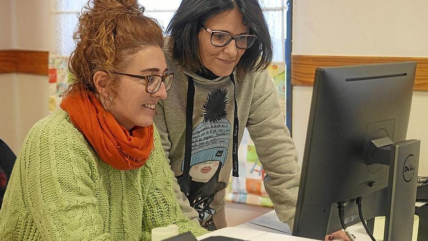 Zuriñe Fernández y Cristina Rodríguez, en el servicio Concilia (Río Ayuda, 1)