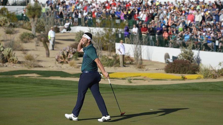 Jon Rahm pasa de página en Scottsdale