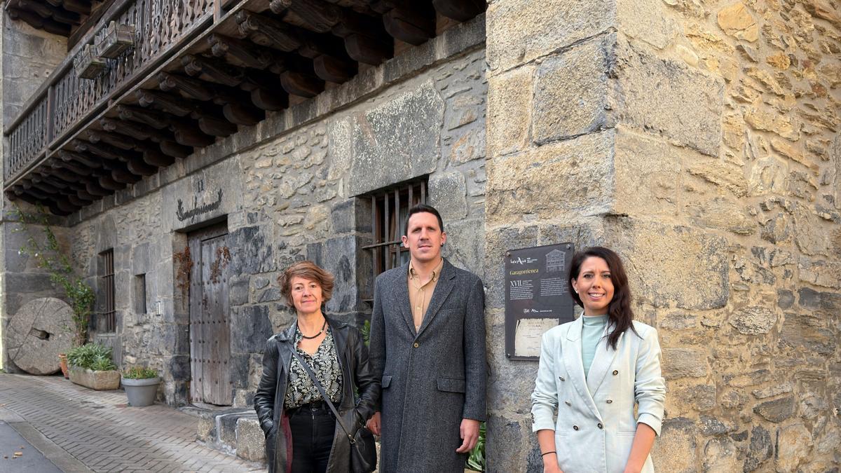 Aran Aldai, Jon Ander Azpiroz y Azahara Domínguez en Aia.