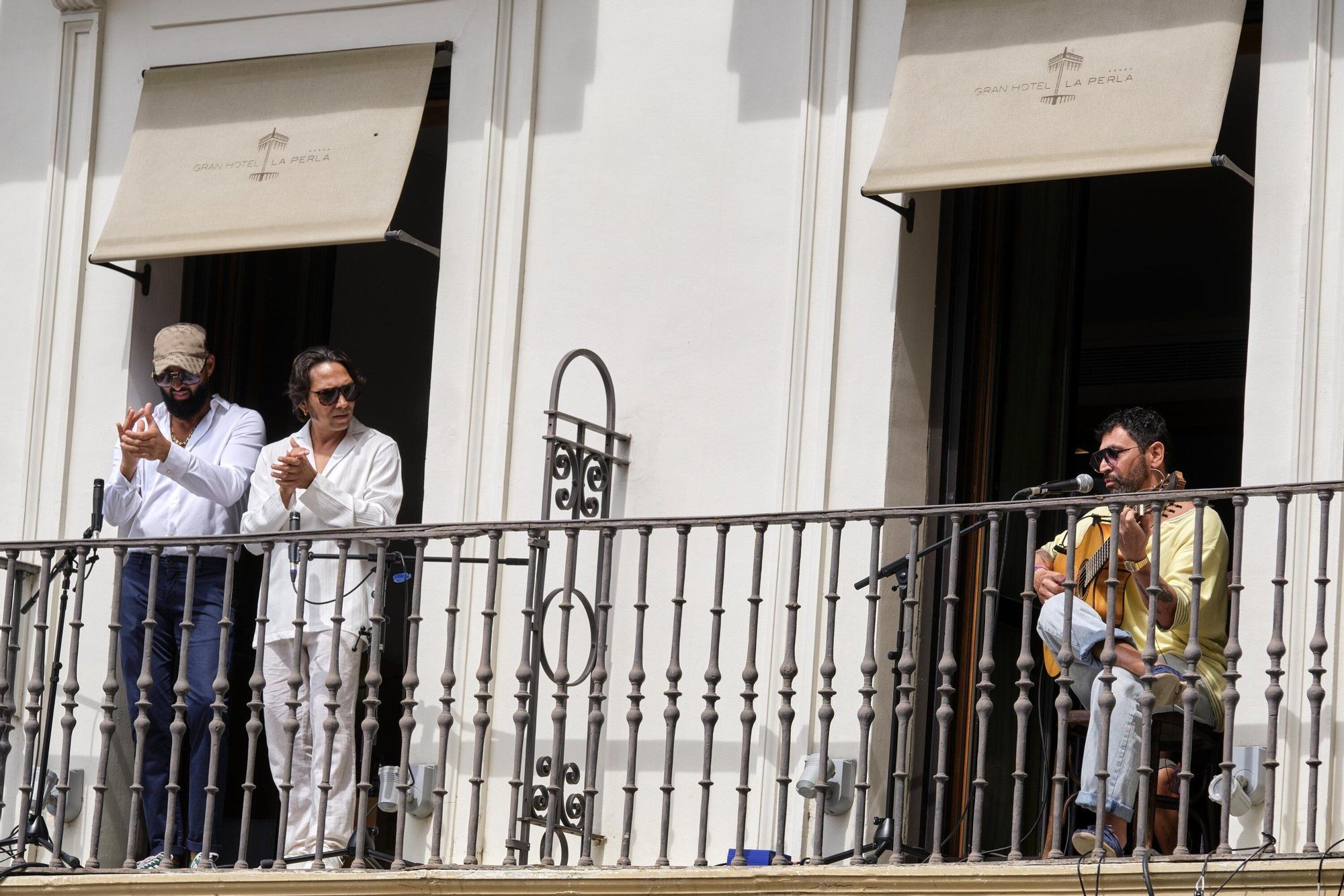 Actuación de Duquende y Julio Romero en la Plaza del Ayuntamiento