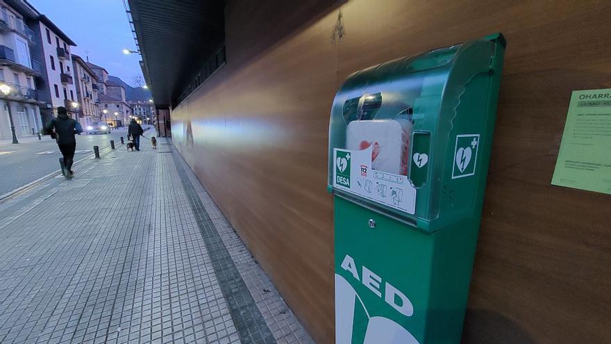 Zazpi desfibriladore ditu Lazkaok dagoeneko