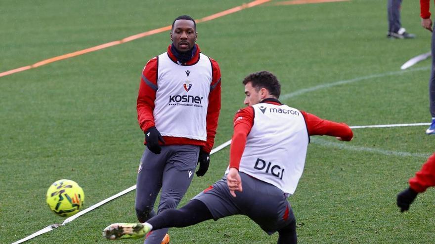 Osasuna vuelve al trabajo sin Aimar y todavía con Becker