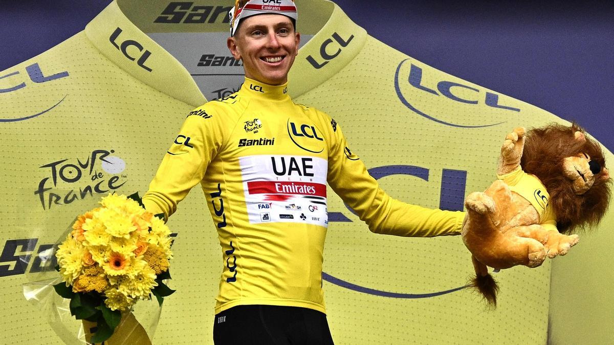 Tadej Pogacar viste de amarillo tras su victoria en Longwy y antes de encarar la montaña.