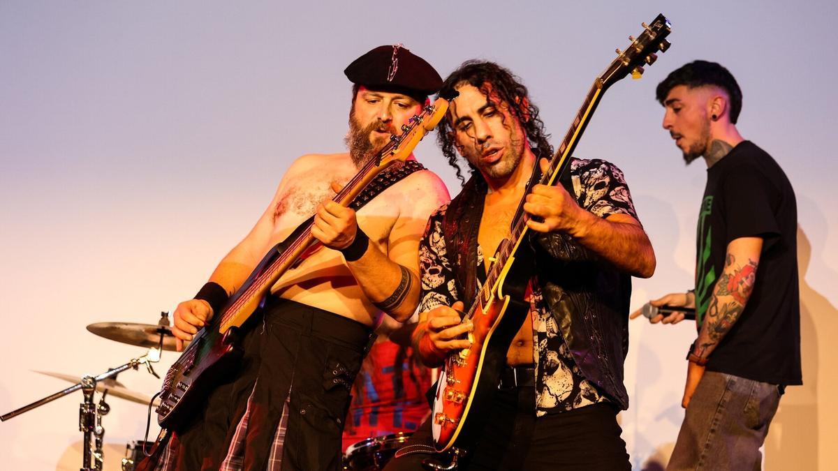 El conjunto pasaitarra Deklibe deslumbró en el concierto final  con su energía y desparpajo.