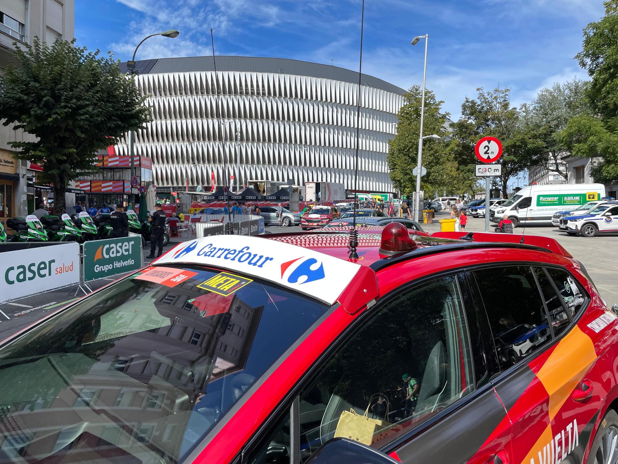 La Vuelta llega a Bizkaia: las imágenes del montaje en Bilbao