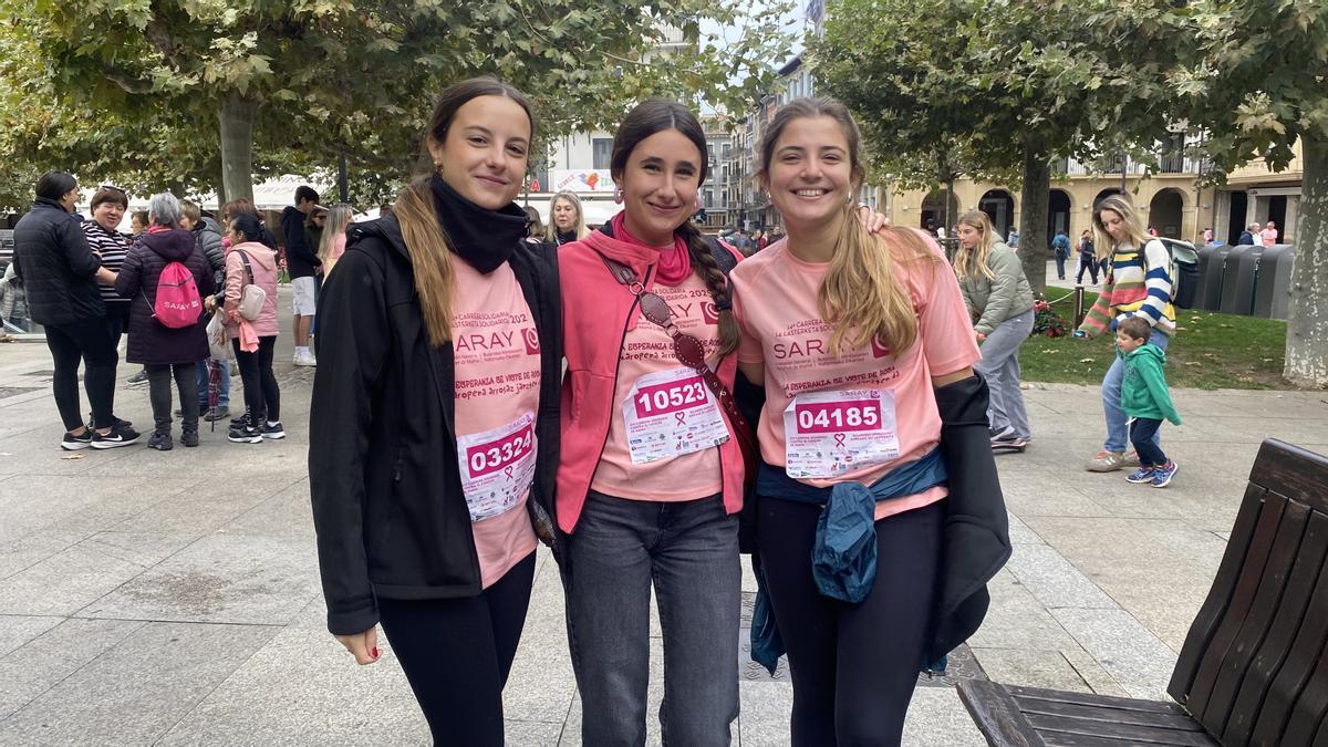 Por la izquierda, Iraia Delas, Maren Sanz e Irati Iturain.