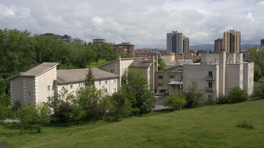 Oyarzabal asegura que el PP cerrará el “macrocentro de inmigrantes” cuando llegue al Gobierno