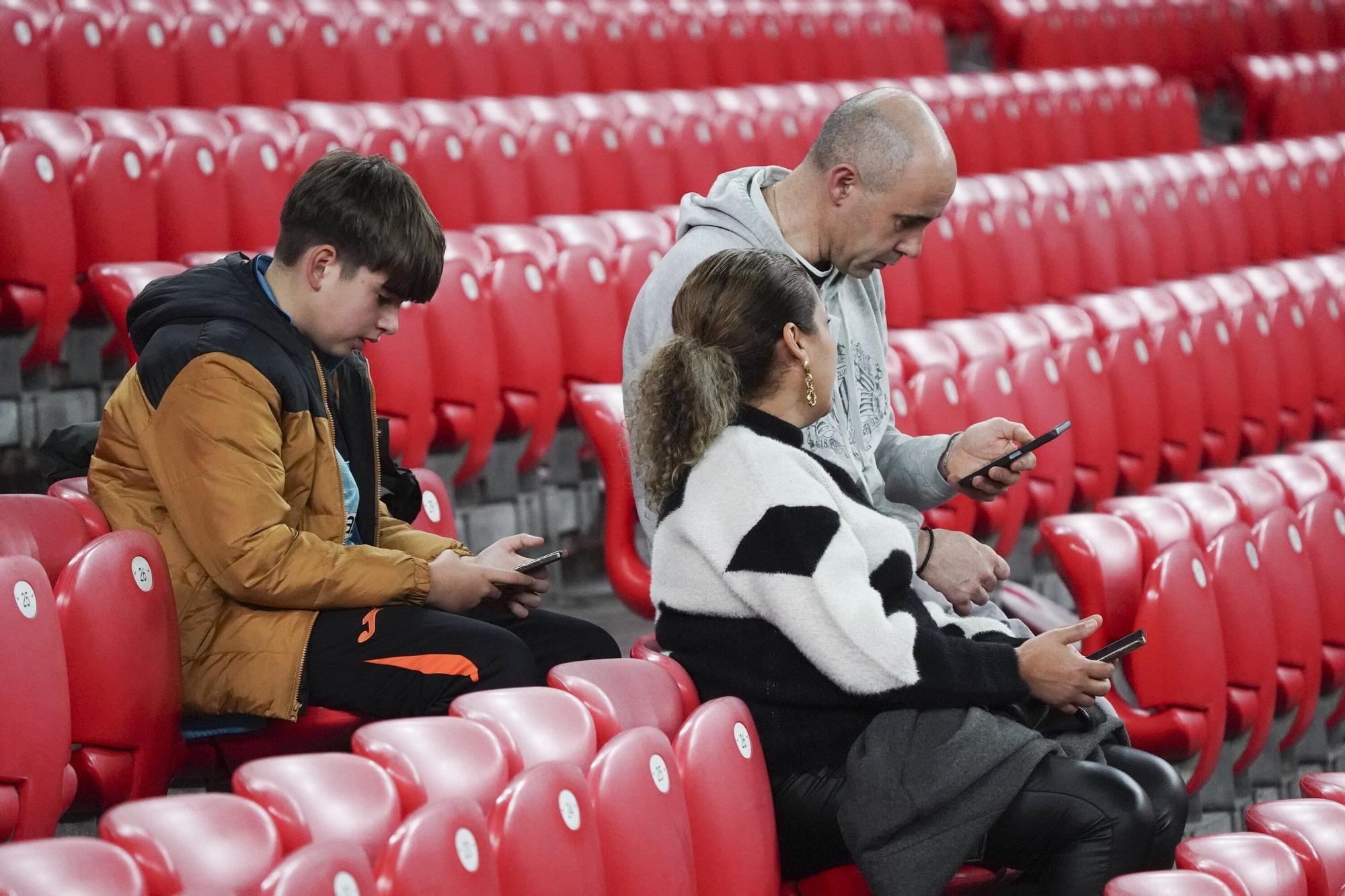 ¿Has estado en San Mamés viendo el Athletic-Atlético? Búscate en nuestra galería