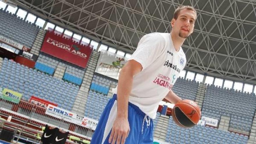 Peter Lorant, baja en el Lagun Aro GBC por fractura de pie