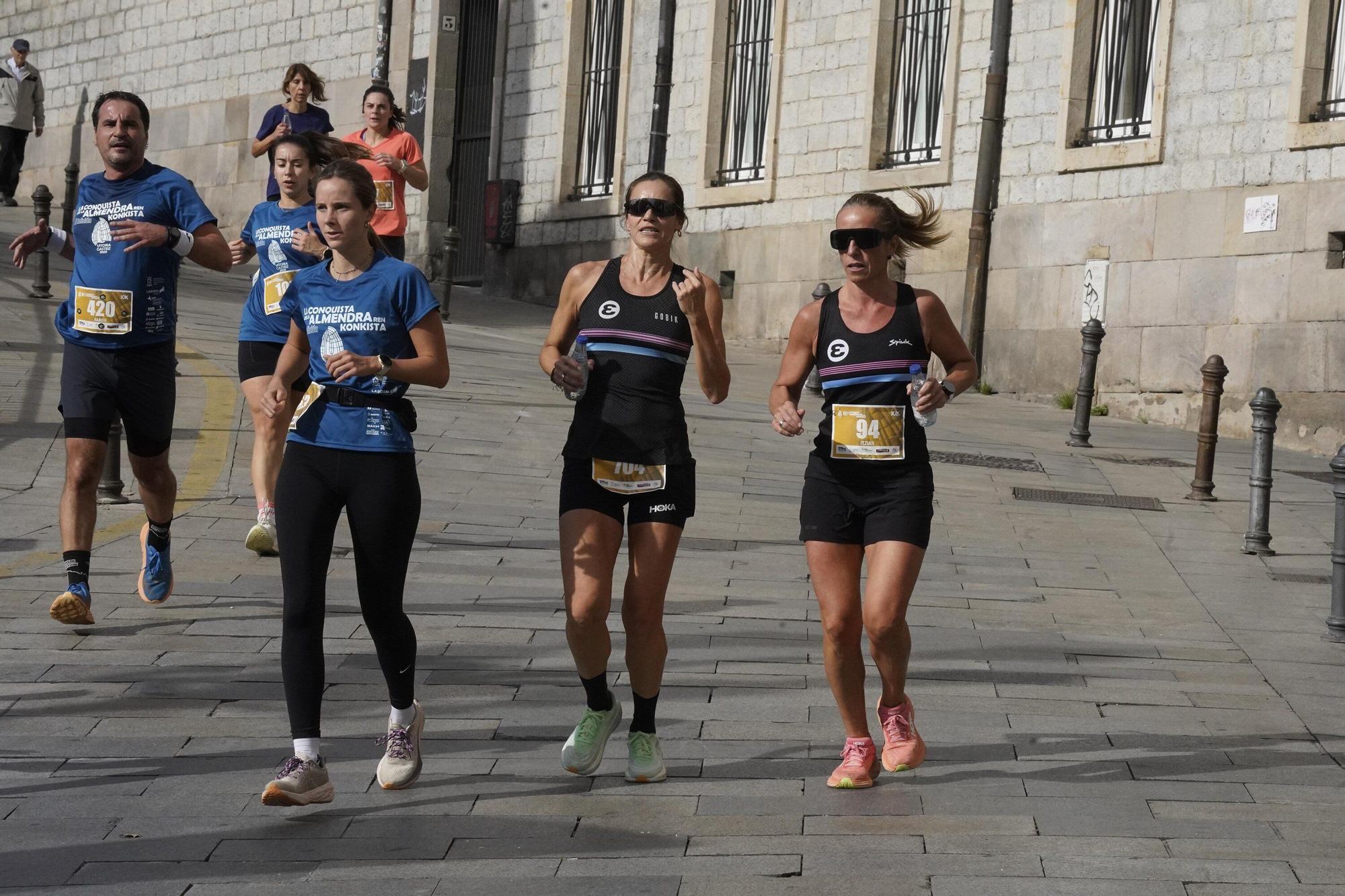 En imágenes: Miles de personas conquistan la Almendra de Gasteiz