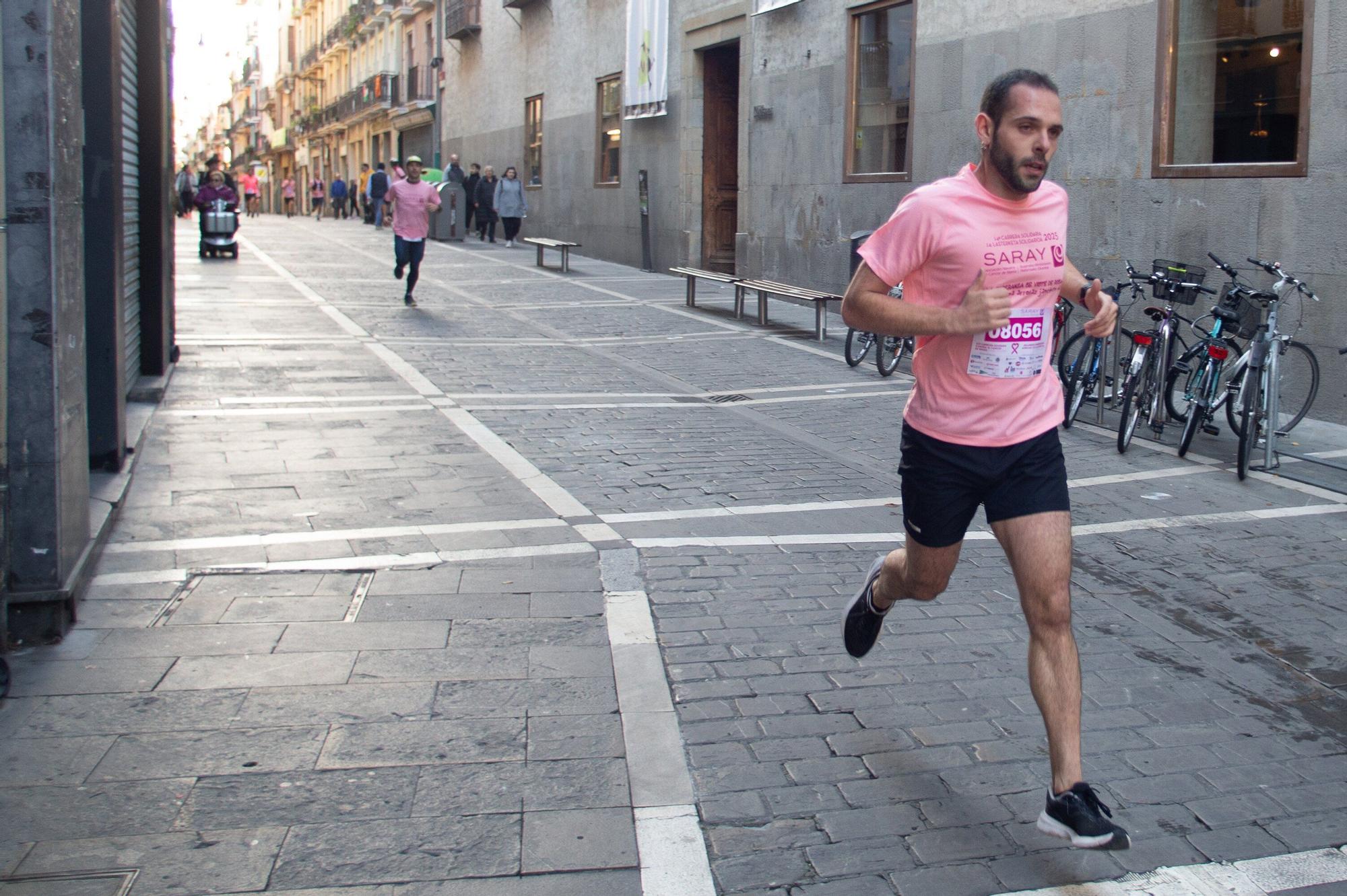 Fotos de la Carrera contra el Cáncer de Mama de Saray en Pamplona 2025