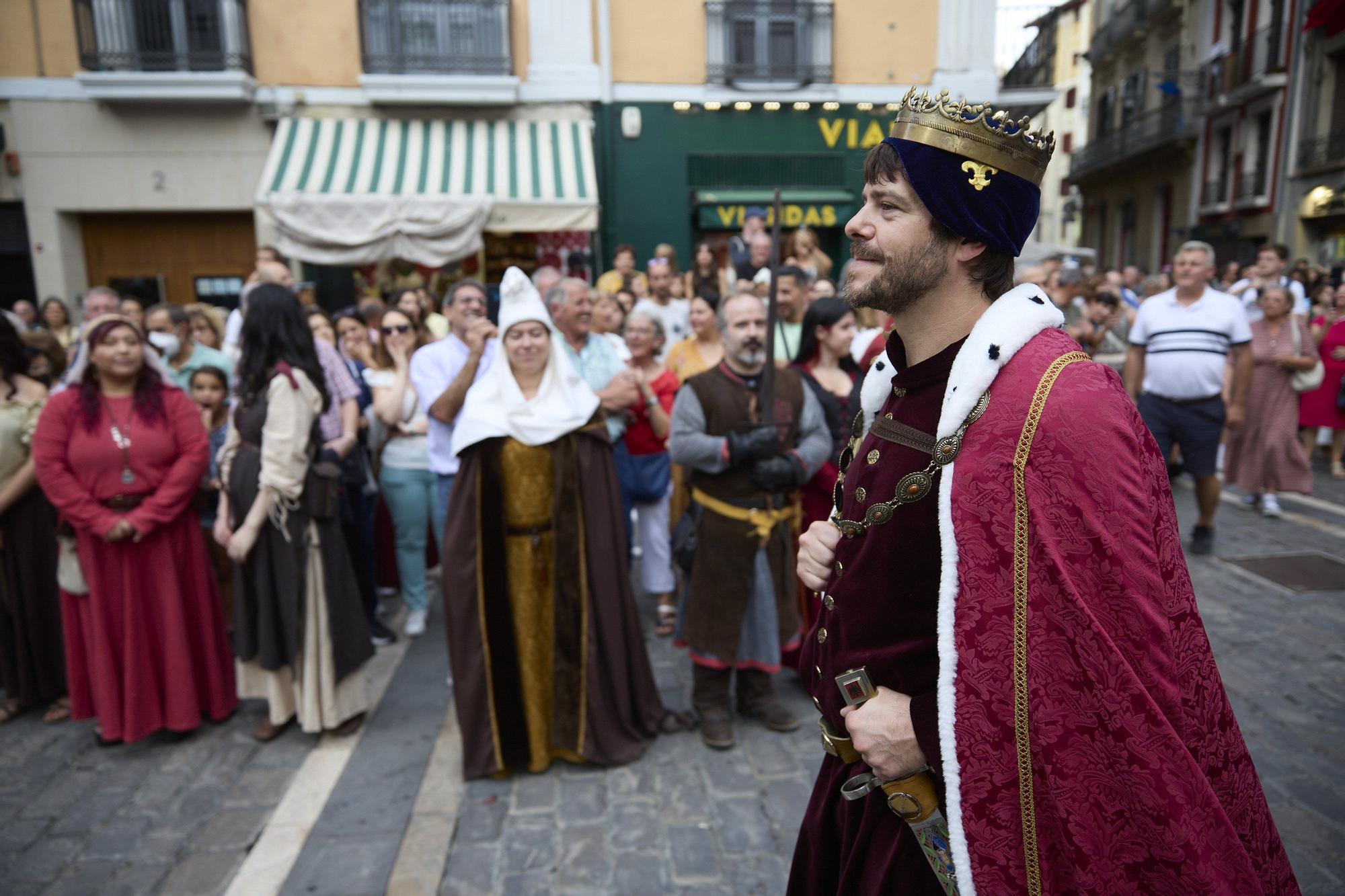 Fotos de la ceremonia de coronación de Carlos III, rey que unificó los tres burgos de Pamplona