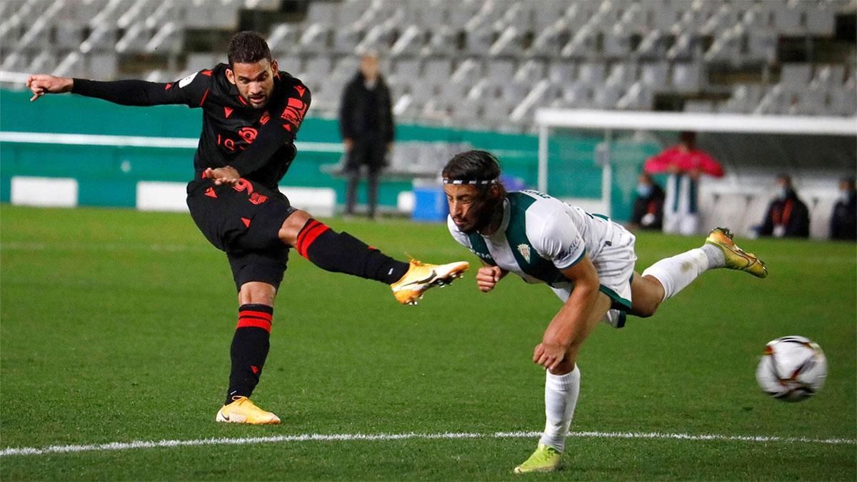 Willian José marca uno de los dos goles que le hizo al Córdoba en la Copa 2020-21.