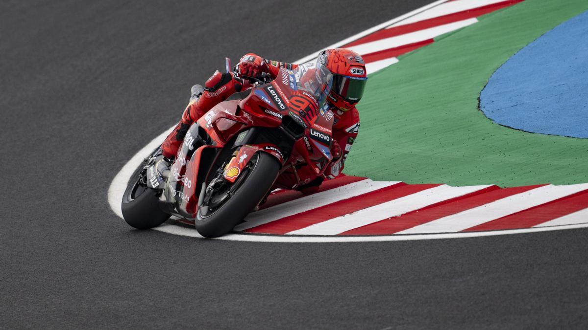 Marc Márquez, en acción con la Ducati.