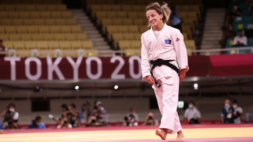 Distria Krasniqi celebrando su victoria en Tokio 2020