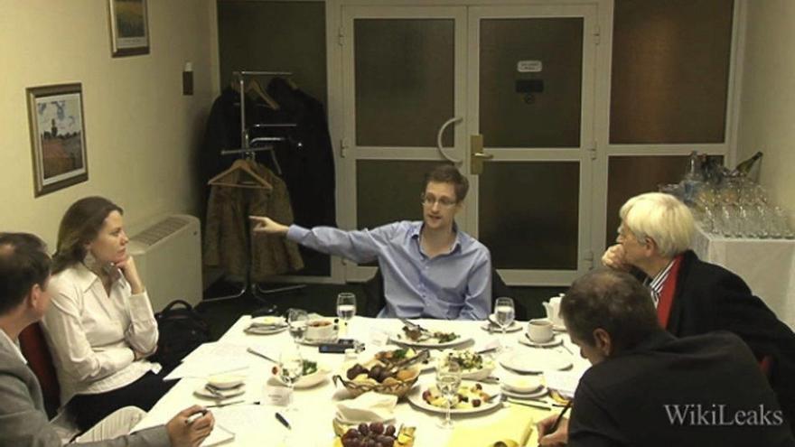 Los jefes del espionaje británico acusan a Snowden de haber hecho mucho daño