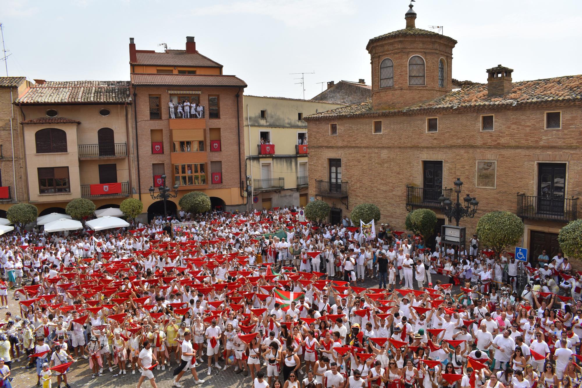 Fotos del chupinazo de las fiestas de Falces 2025