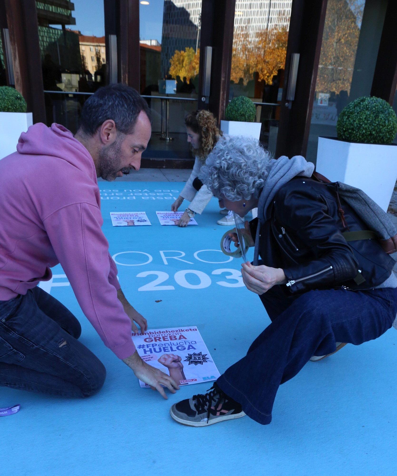 FOTOS | Momentos de tensión en la concentración de docentes de FP ante el Foro del Baluarte