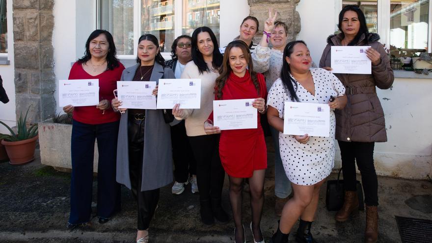 Catorce mujeres terminan el XII Curso de atención a personas con demencia en el domicilio