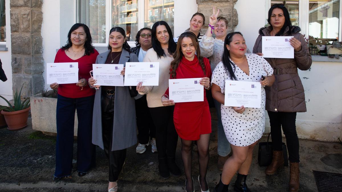 Foto de grupo de las participantes en el XII Curso de atención a personas con demencia en el domicilio