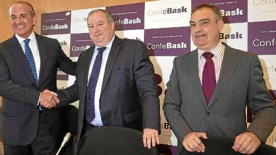 La elección de Larrañaga como presidente no cierra la división en el seno de Confebask