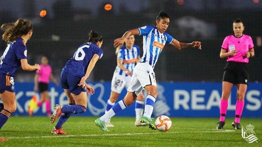 Los errores defensivos condenan a la Real