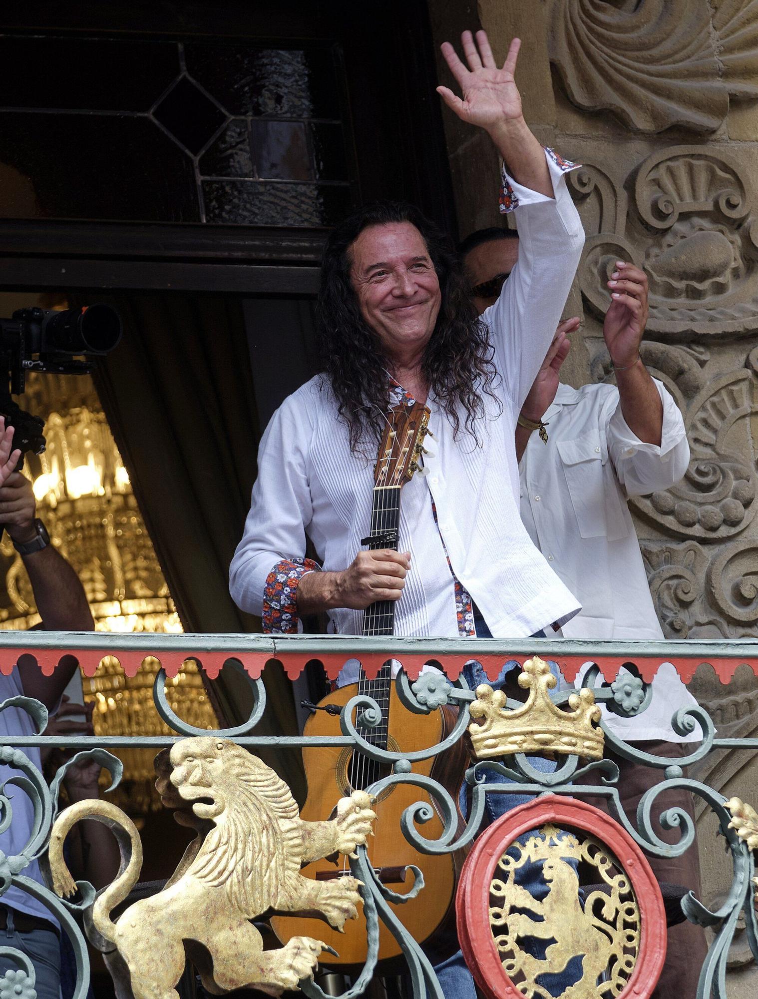 Tomatito, flamenco en el balcón del Ayuntamiento de Pamplona