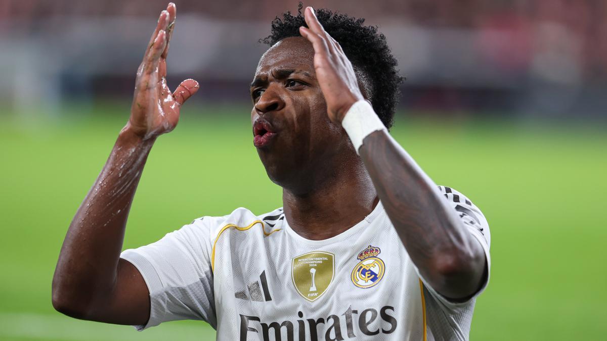 Vinicius durante el encuentro ante el Athletic en San Mamés