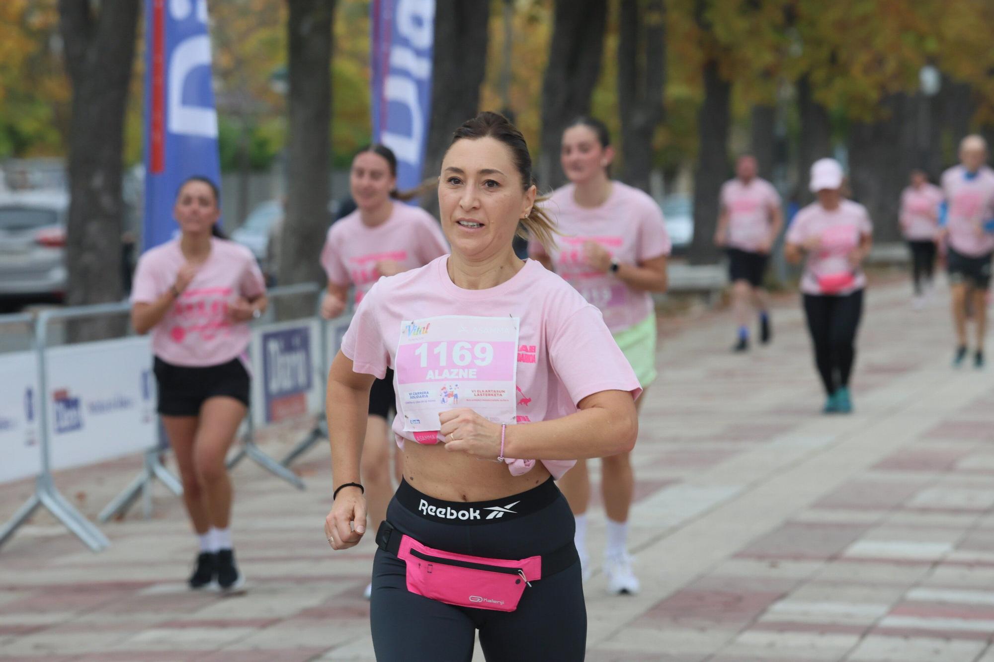 En imágenes: Vitoria se vuelca con la VI Carrera Solidaria contra el Cáncer de Mama