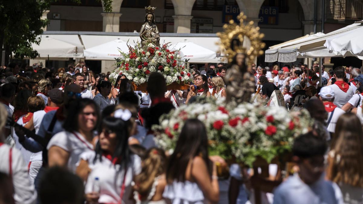 Procesión en las fiestas de Estella.